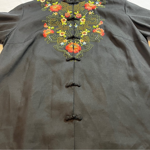 Vintage Lily Kimono Style Black Blouse w/ Hand Embroider Flowers w/ Knot Buttons - Picture 7 of 14